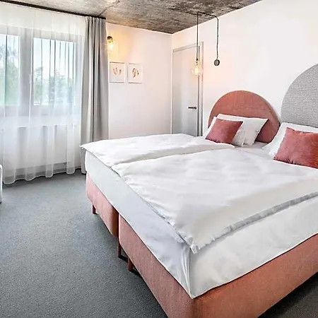 Boutique Mezi Svy 4* Градец-Кралове